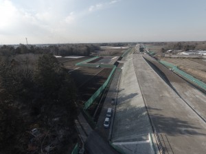 境古河IC方面、調整池（左側）