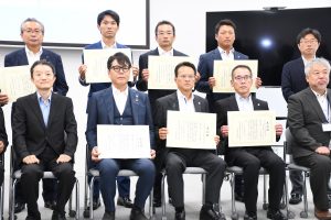 利根川上流河川事務所様より優良下請表彰と優良技術者表彰をいただきました。